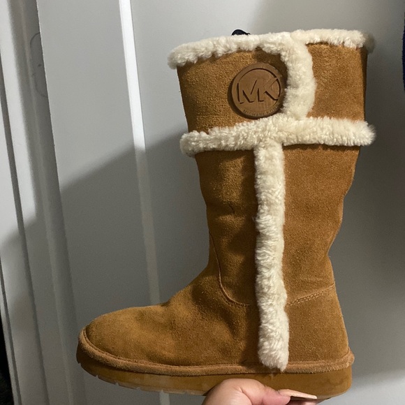 Michael Kors boots size 8 , perfect for winter ! They are in great condition - Picture 1 of 3